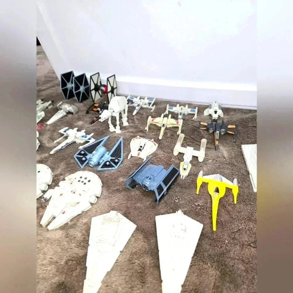 Star Wars Mini Hot Wheels Diecast Toys Assorted Mini Toys - Picture 2 of 8